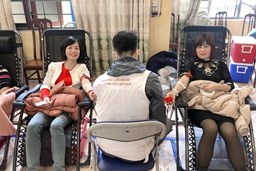 Cán bộ giáo viên nhân viên tham gia hiến máu tình nguyện